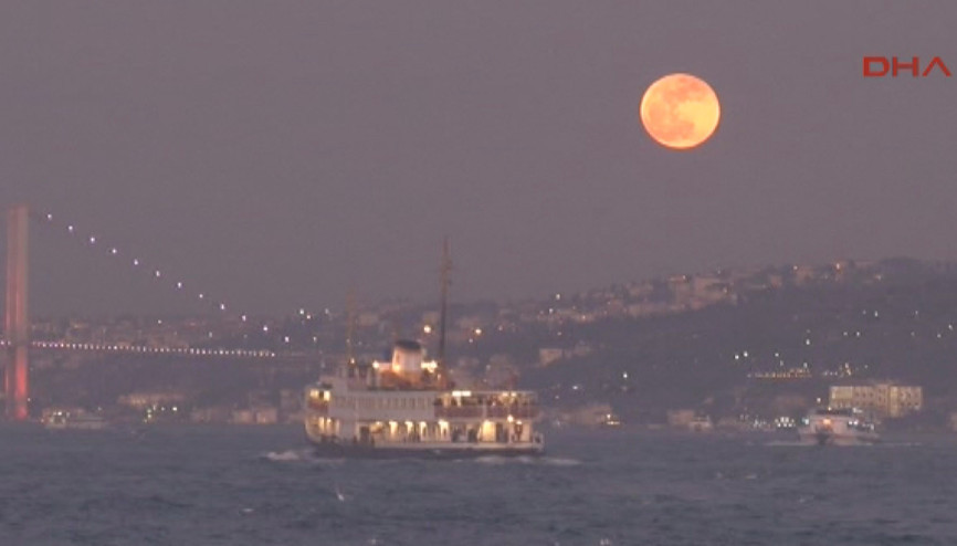 İstanbulda Kanlı Ay manzaraları