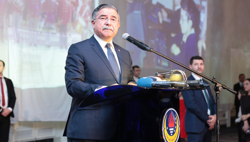 9 Milli Eğitim Bakanı ile kutlama