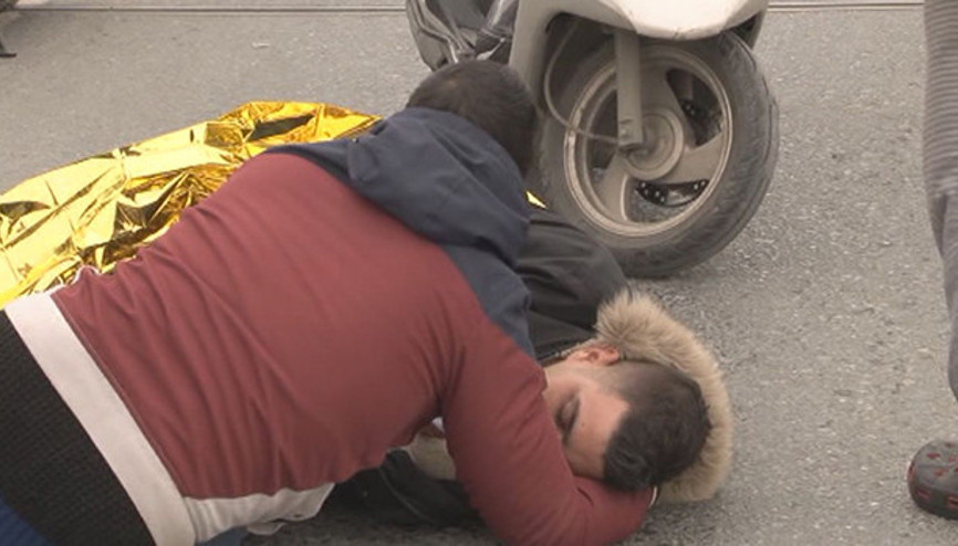 Şişlide kaza: Yerde yatan kardeşine sarılıp yardım bekledi