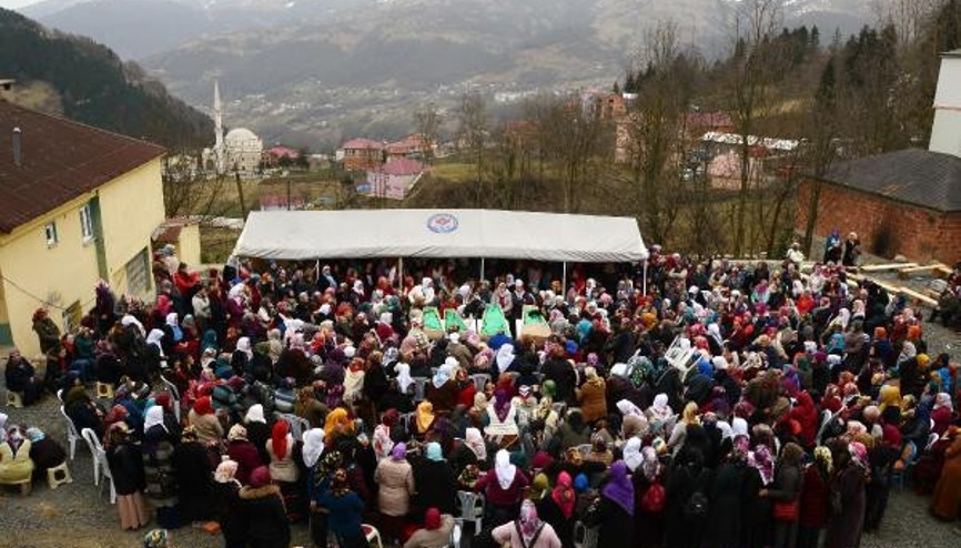Almanyada ölen Trabzonlu 4 kişilik aile, son yolculuğuna uğurlandı