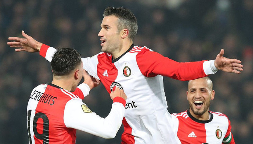 Van Persie fırtınası Hollandada uçuşta...