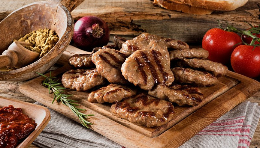 Hunharca katledilen damakları tamir eden köfte