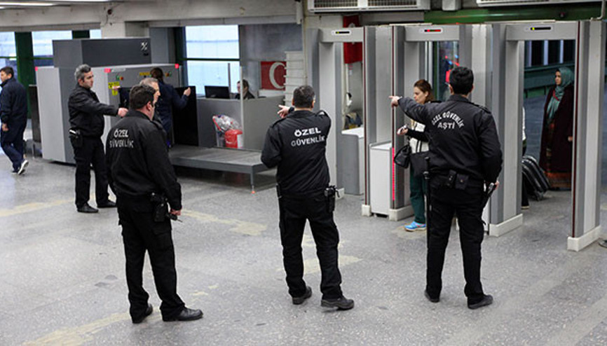 Ankarada büyük rezalet... Vali silahını kuşandı, ortaya çıkardı Ankarada büyük rezalet... Vali silahını kuşandı, ortaya çıkardı