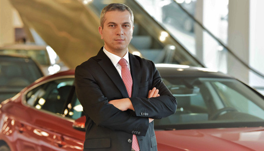 Üç mağazasında 20 bine yakın otomobil sattı
