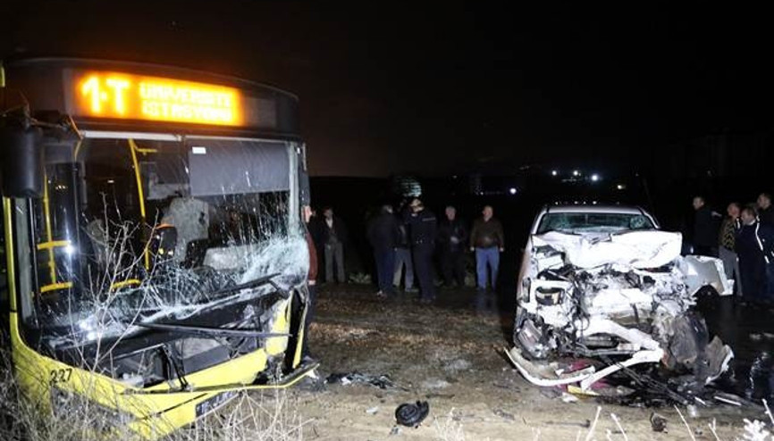 Bursada belediye otobüsü ile kamyonet çarpıştı: 1 ölü, 2 yaralı