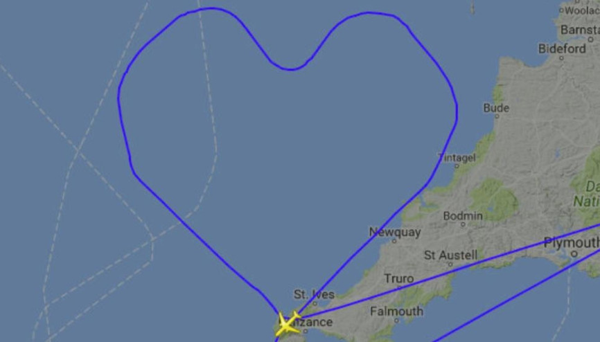 Aşık pilot, aşkı için gökyüzünde kalp rotası çizdi