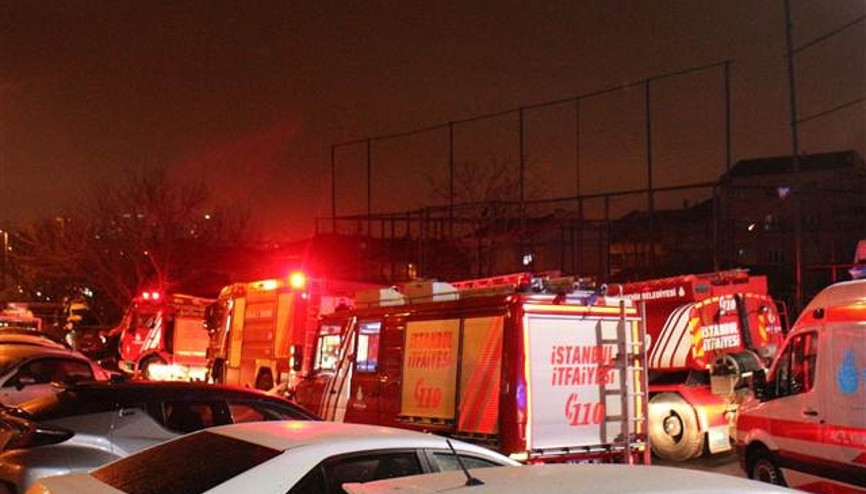 Otoparkta çıkan yangın araçlara sıçradı