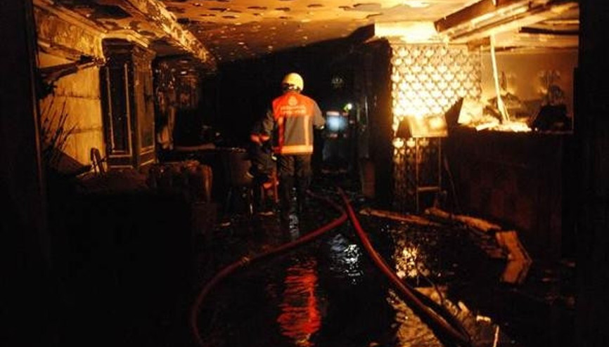 Kumkapı’da 3 kişinin öldüğü otel yangını: Otel sahibine tahliye... Bilirkişi otel sahibini tali kusurlu buldu Kumkapı’da 3 kişinin öldüğü otel yangını: Otel sahibine tahliye... Bilirkişi otel sahibini tali kusurlu buldu