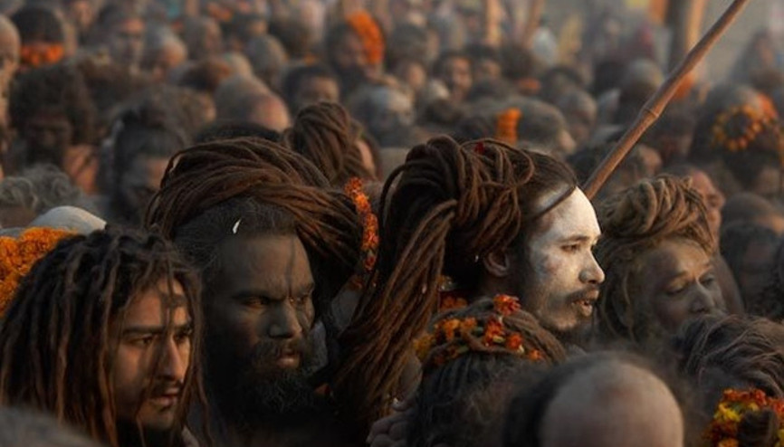 Şaşkına çeviren kabile... Ölülerini yiyorlar