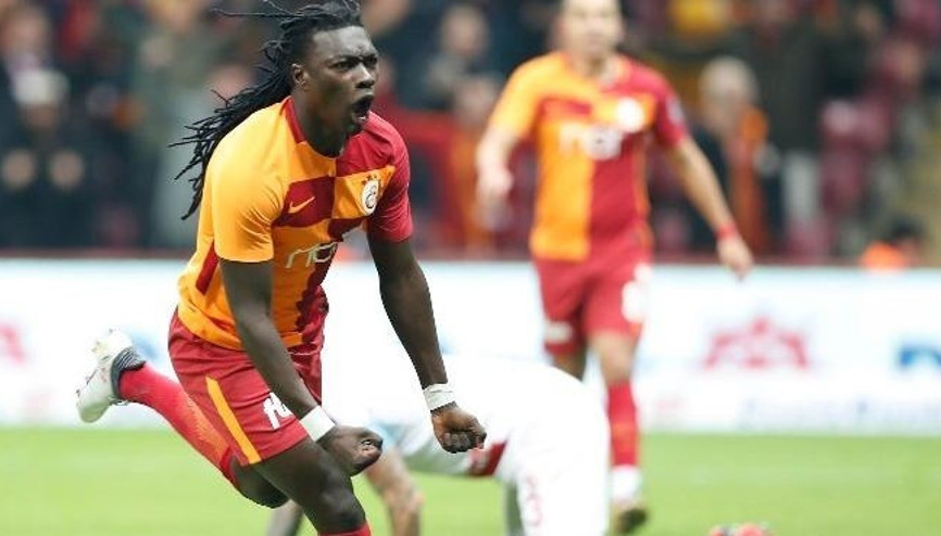 Gomis geri döndü Bir ilk...