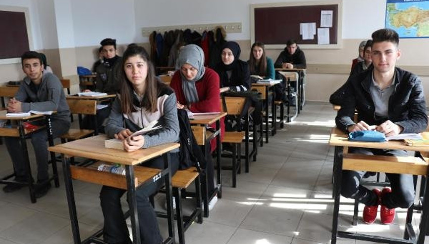 Şehit adını taşıyan okulda, Mehter marşı ile derse girip çıkıyorlar