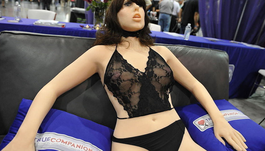 Danimarka’da plastik seks bebeklerinin çalıştığı genelev açıldı