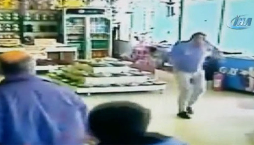 Alışveriş yapmak istediği dükkâna böyle daldı