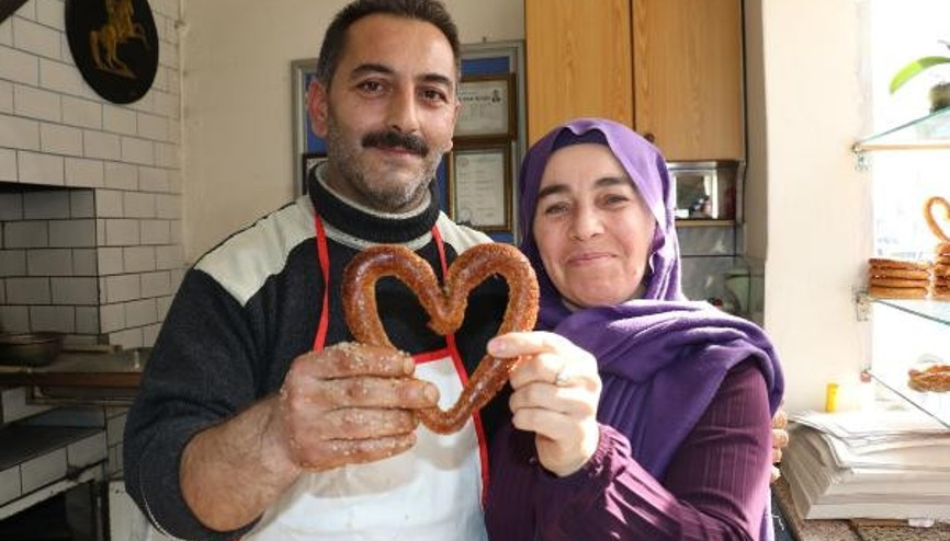 Fırıncı çiftin kalp şeklindeki simitlerine ilgi büyük