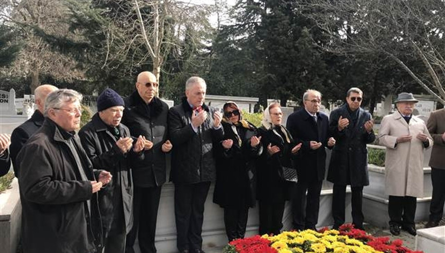 Çetin Emeç mezarı başında anıldı