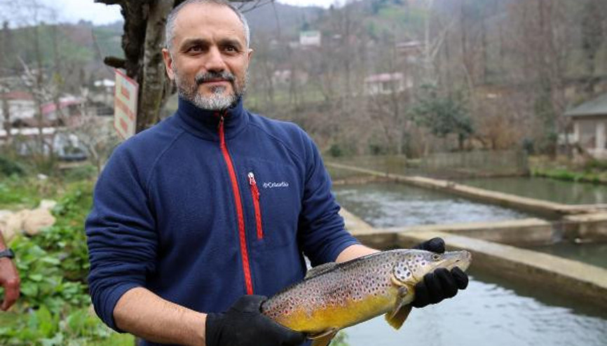 Köyündeki çiftlikten Japonyaya somon ihraç ediyor Köyündeki çiftlikten Japonyaya somon ihraç ediyor