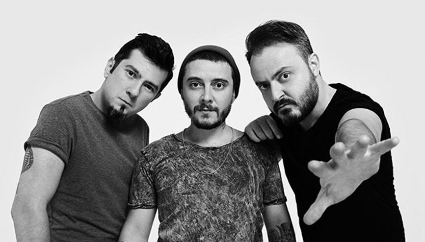 “O gitarın teline vurulacak” Seksendört kampüste