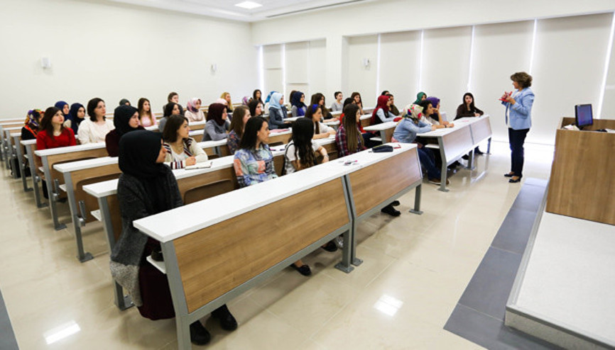Yıllarını yardımcı doçentliğe adayan akademisyenler: Dil bilmeyenler profesör oluyor, bizim suçumuz ne