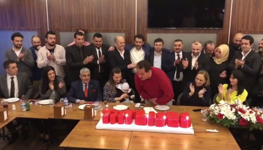 İbrahim Tatlıses mumları söndüremeyince...
