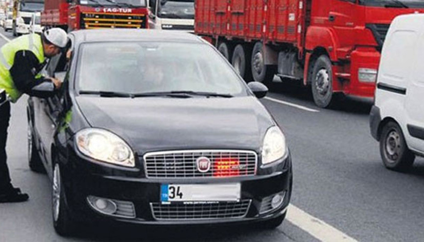 Açığa alınan polise destek yağmuru