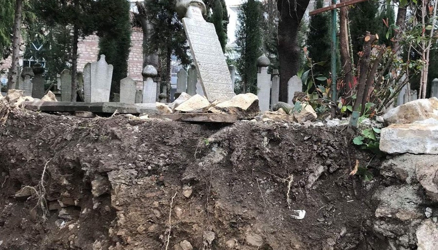 Osmanlı mezarlarının hilti ile yıkılmasına tepki