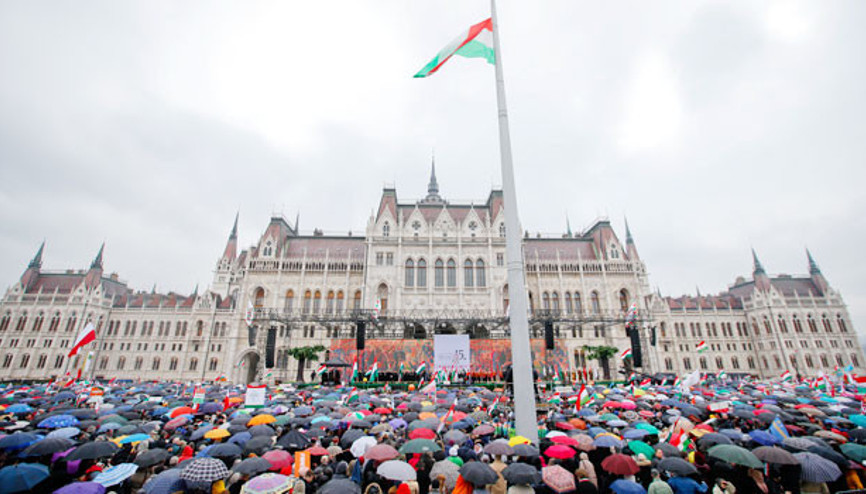 100 bin kişi, Soros’a karşı yürüdü