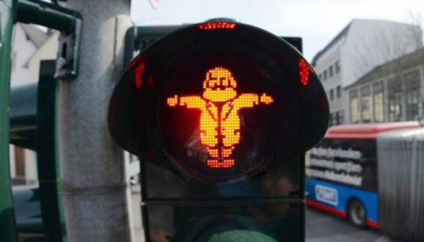 Karl Marx trafik ışığı figürü oldu