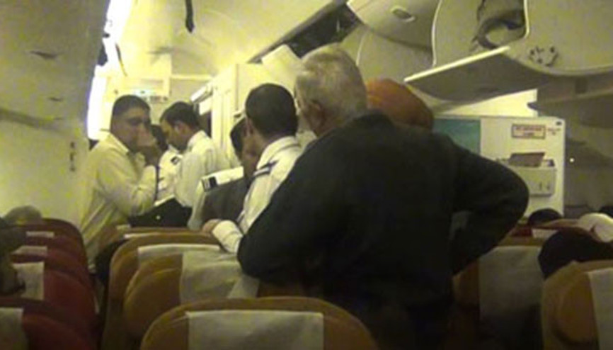 Yolcuya yanlış servis yapılınca ortalık karıştı. Kabin amiri, kabin memurunu dövdü