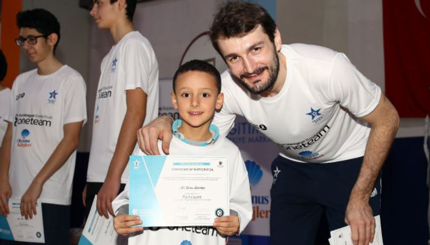 Birkan Batuk, One Team çalışmasında antrenörlük yaptı