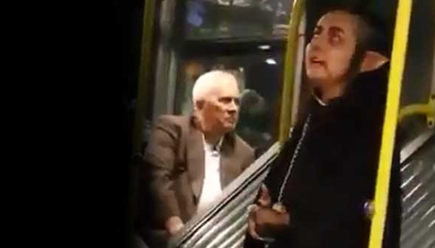 Metrobüste herkesi şoke eden yolcu