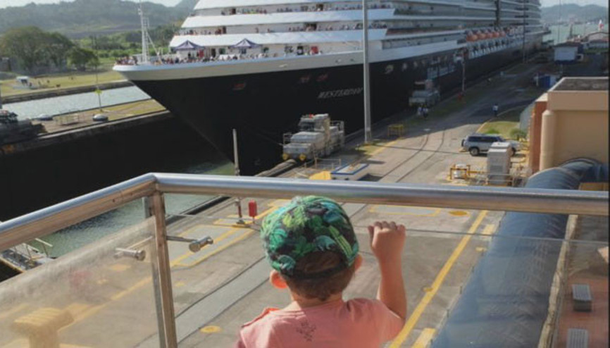 Panama Kanalı’nı yüzerek geçen seyyah