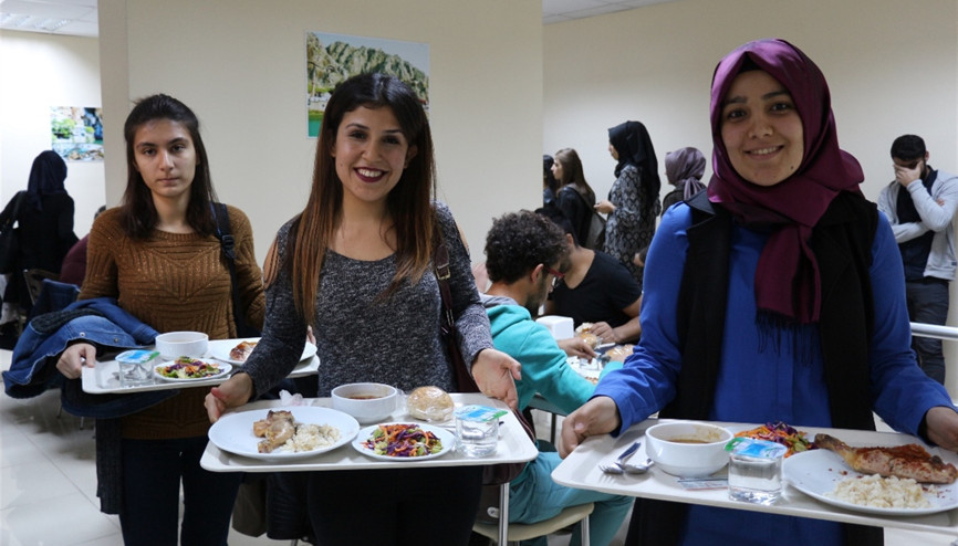 Üniversitede randevulu yemek ücreti 1 lira 50 kuruş