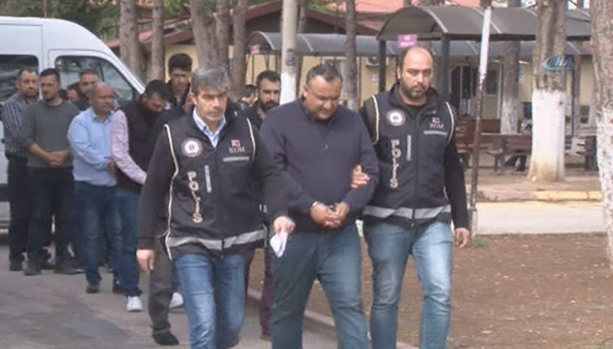 Takım elbise giydirip dilenciye bile kredi çektirmişler