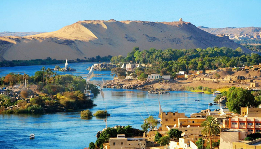 Çılgın kalabalıktan uzakta: Aswan Çılgın kalabalıktan uzakta: Aswan