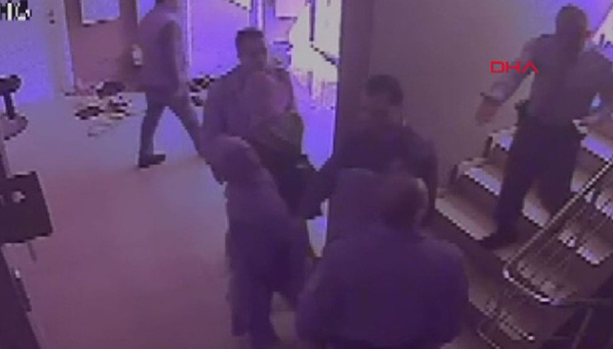 Gezgin hırsızlar ayakkabı çalarken yakalandı