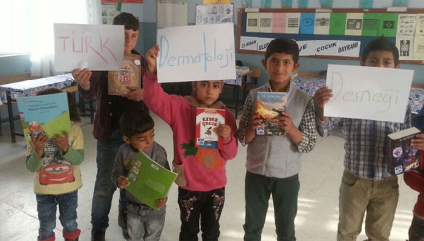 Doktorlardan çocuklara kitap geldi