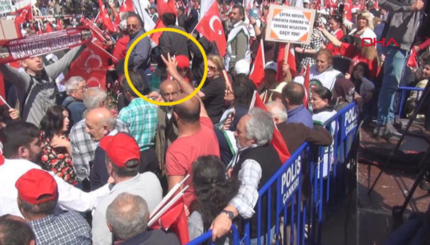 CHP’nin Çorum mitinginde olay Rabia işareti yapınca…
