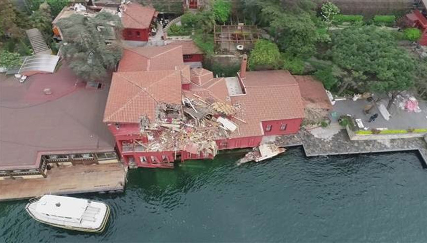 Dev geminin çarptığı yalının son hali havadan görüntülendi