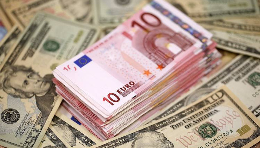 Dolar ve euro haftanın son gününe sakin başladı