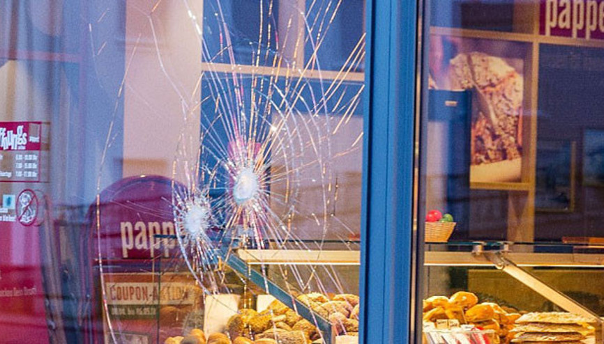 Kavgaya müdahale eden polis, Afgan genci öldürdü