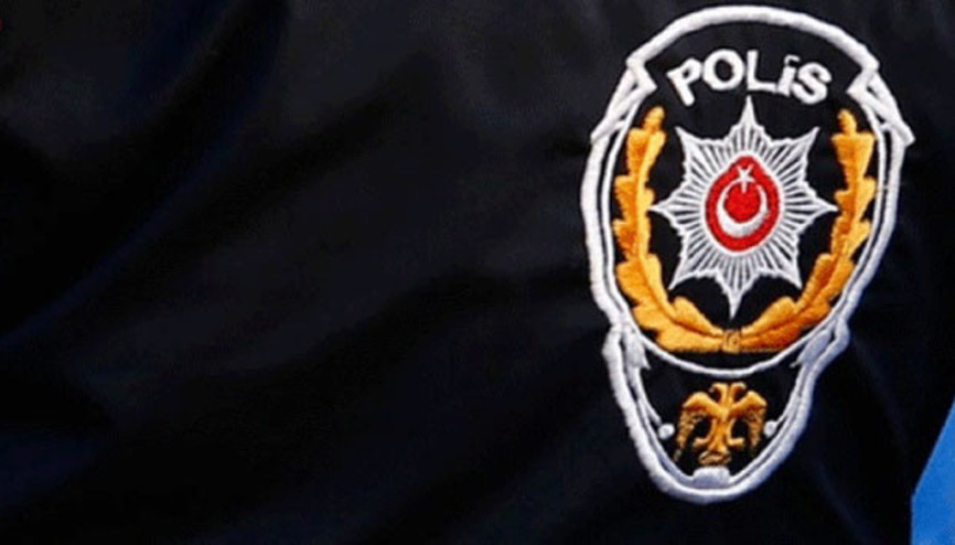 Savcı olduğunu söyleyerek, 2 arkadaşını gözaltına aldırdı