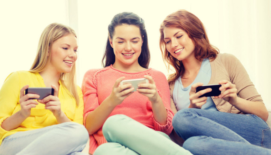 Kadınlar mobilde erkeklerden daha fazla vakit geçiriyor Kadınlar mobilde erkeklerden daha fazla vakit geçiriyor