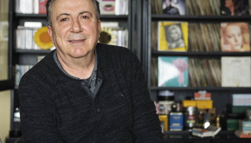 Bir plak olur ki hayali cihan değer Bir plak olur ki hayali cihan değer