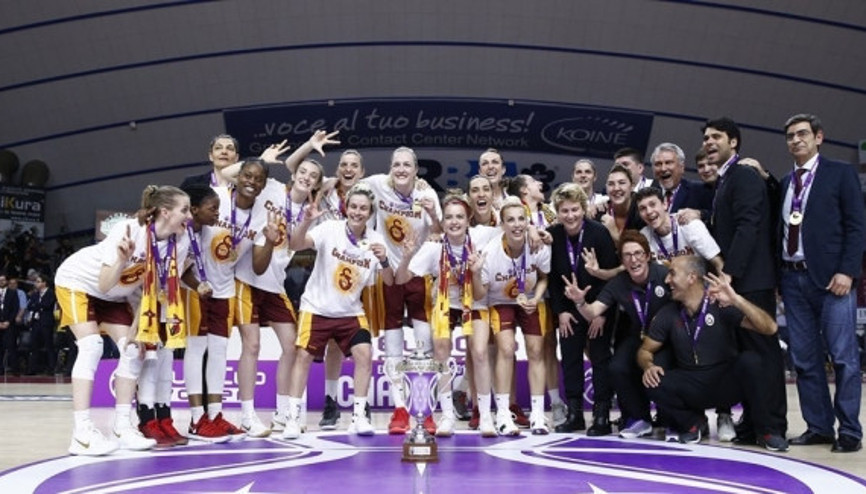 Şampiyon Galatasaray yurda döndü