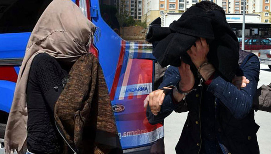 Kocasını oğluyla birlikte döve döve öldürdü