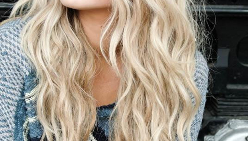 Düz Saçlı Kadınlar İçin Dalgalı Saç Nasıl Yapılır