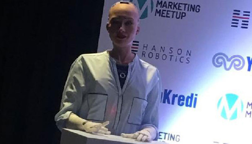 Yapı Kredi: Humanoid robot Sofia yeni reklam yüzümüz