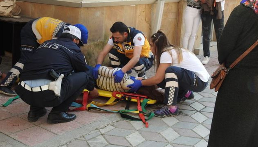 Sokak ortasında kız çocuğunu darp edip, kaçtı