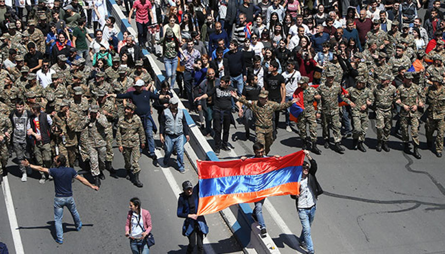 Kalaşnikovdan Sarkisyana: Kanın akmasını önledi Kalaşnikovdan Sarkisyana: Kanın akmasını önledi
