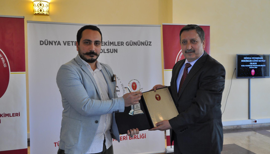 Veteriner hekimlerden Hande Fırat’a Basın Ödülü